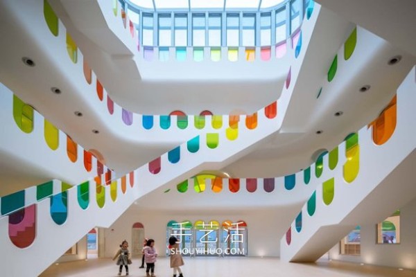 Rainbow glass turns this kindergarten into a colorful kaleidoscope