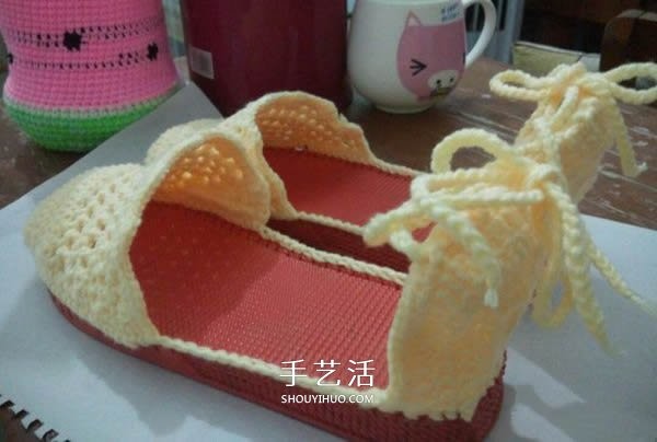 The crochet method of cool sandals illustrates the method of crocheting womens sandals