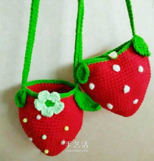 How to knit a cute crocheted wool bag for children with a strawberry bag