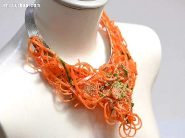 Love food so much? Food necklaces make you inseparable from food! 