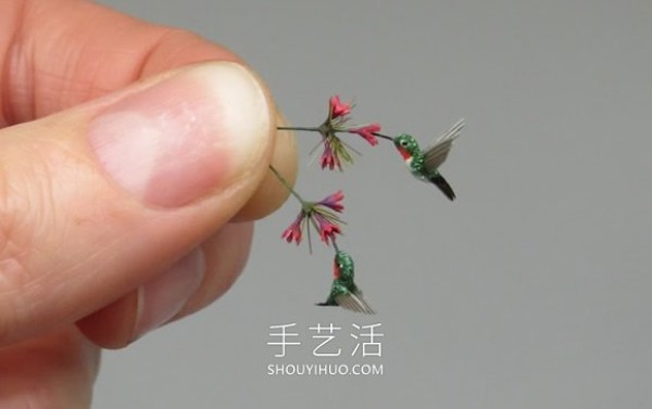 Super realistic miniature animal statues that fit on your fingertips! 