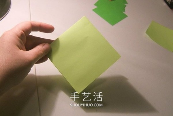 Detailed step-by-step diagram of how to fold a simple origami three-dimensional Christmas tree