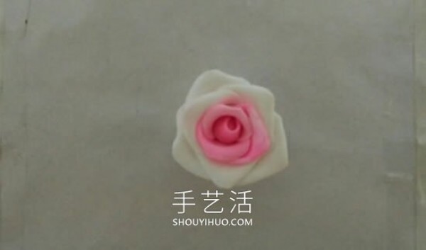 Illustration of how to make hand-made rose headband with ultra-light clay