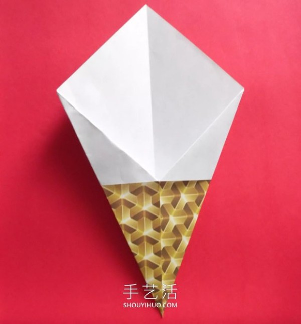 Illustrated tutorial on how to make a simple origami ice cream cone