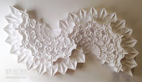 Appreciation of three-dimensional geometric paper sculptures, challenge the limits of paper art! 