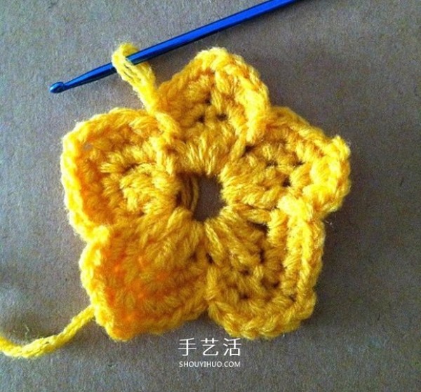 Hand-crocheted five-pointed star flower with two layers of two-color five-petal flowers