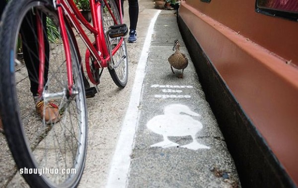 The "Duck Walk" beside the British canal shows the gentlemans character