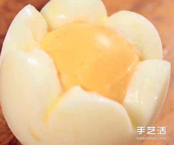 Super kawaii boiled egg dish with flower eggs that are so cute that you can’t bear to eat them