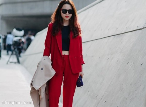 Fashion with bold and colorful contrasting colors 2015 Seoul Fashion Week street photography