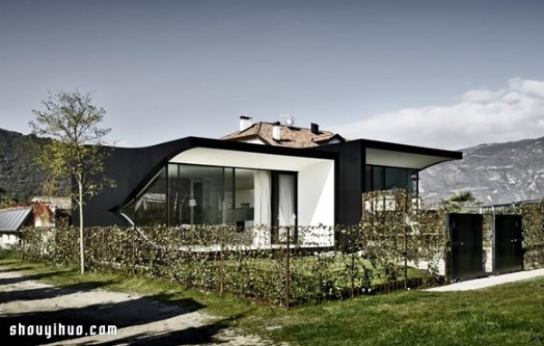 Italian villa design with extremely modernist aesthetics