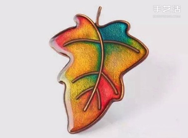 Exquisite polymer clay brooch DIY tutorial polymer clay leaf brooch production illustration