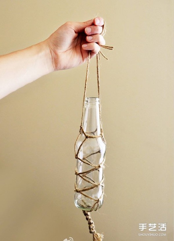 How to make DIY hanging vases using hemp rope and glass bottles