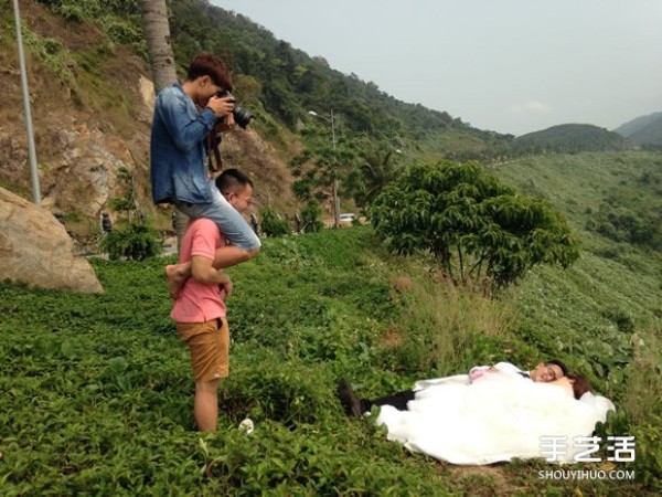 The beautiful and unscientific wedding photos are thanks to the hard work of the people behind the scenes