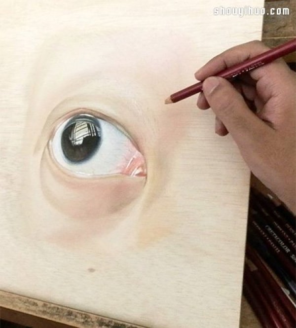 Ultra-realistic 3D wood board paintings hand-drawn with ordinary pencils that are hard to distinguish from fake!!