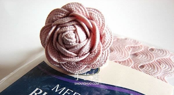 DIY diagram of hand-made cloth rose ornaments with flower cloth roses