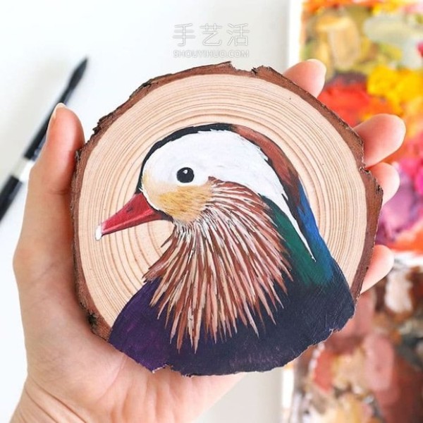 The artist spent 100 days painting 100 species of birds on wood chips