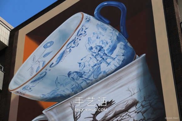 The crumbling teacup, a creative 3D mural that symbolizes life