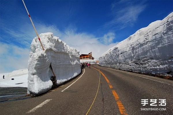 The 20-meter-high snow wall in Japan will shock your senses