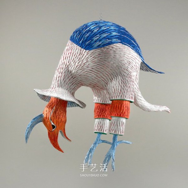 Fantasy creature sculptures made of paper, a surreal pi?ata work! 