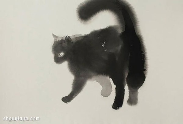 Use calligraphy ink to render the soft and fluffy lazy posture of the cat