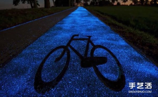 Glow-in-the-dark bike lane lights up the unplugged glowing road in a Polish town