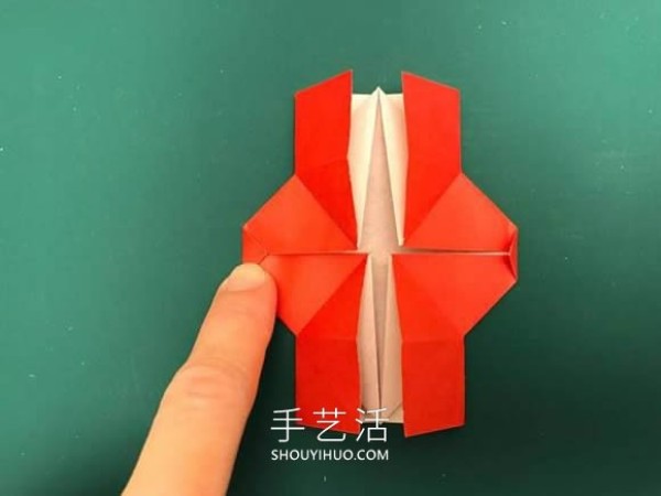 The illustrated tutorial on how to fold a handmade origami lantern is simple and cute