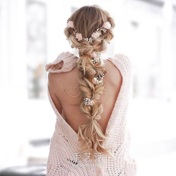 Swedish hairstylist DIYs beautiful braided hairstyles suitable for summer