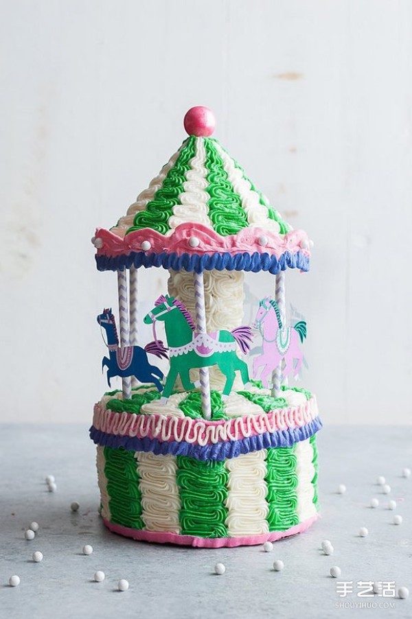 Creative Cake DIY: Illustrated Tutorial on How to Make Carousel Cake