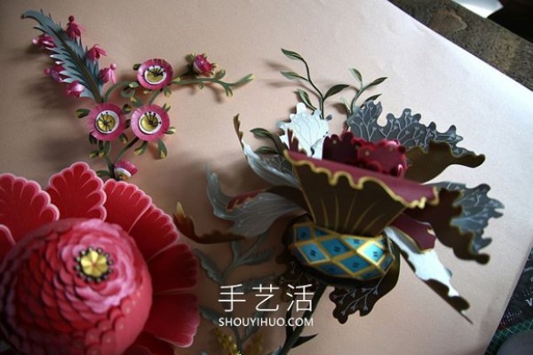 Paper carving artist creates handmade 3D paper flowers like gems