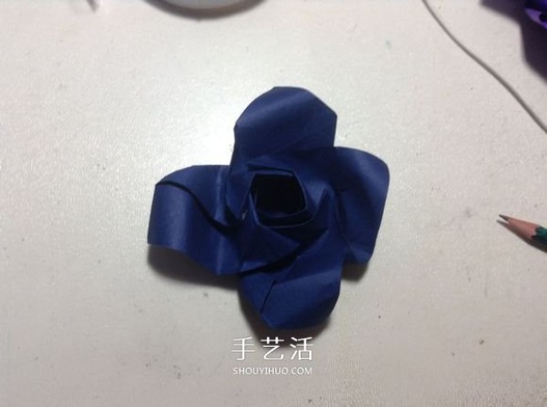 How to make origami rose flowers with handmade illustrations of rose flowers