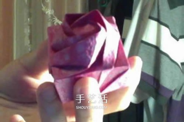 How to fold a Korean-style rose gift box, including the folding method of the lid and box body