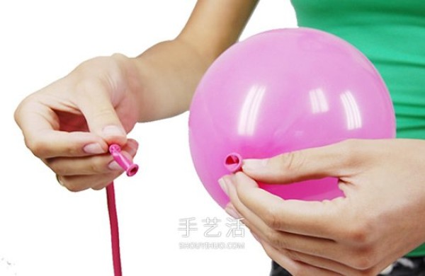 Illustrated balloon styling tutorial: Make a cute little pink pig step by step