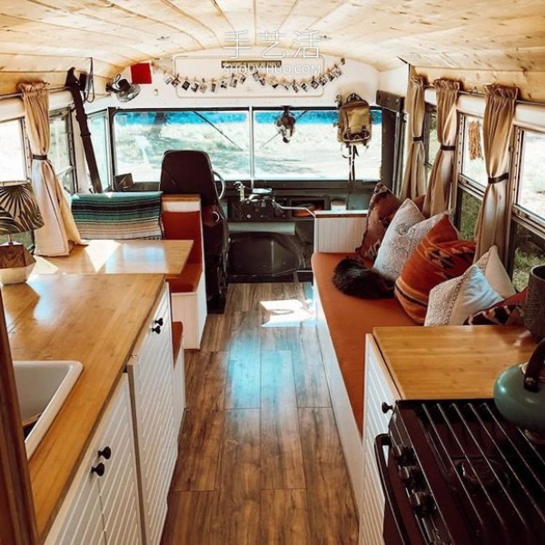 This couple transformed an ordinary school bus into a stylish tiny house