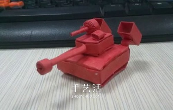 Small paper box waste is used to make a cute tank model by hand