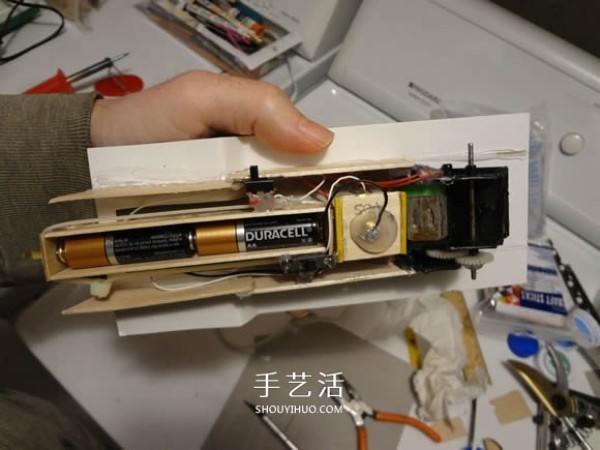 Illustrated tutorial on how to make your own electric motor locomotive