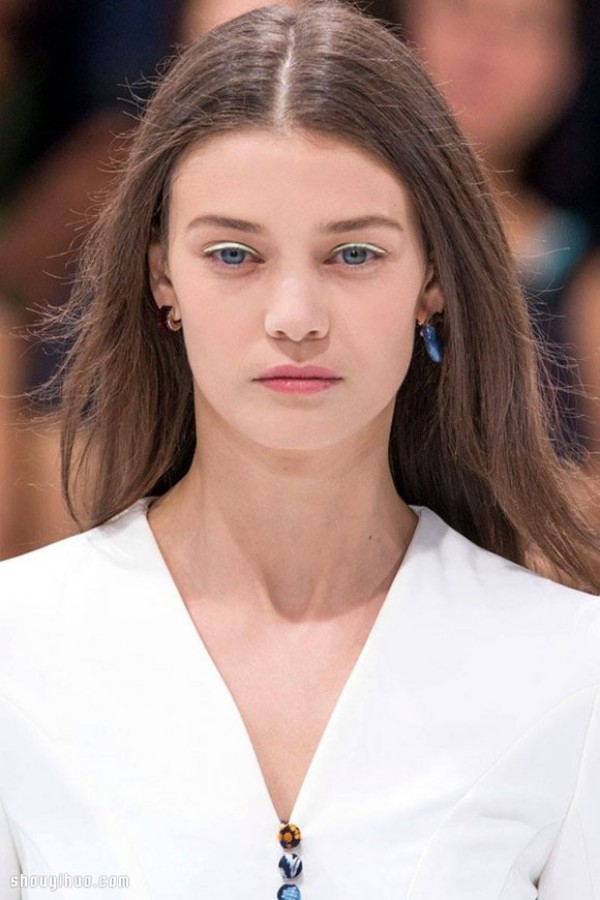 2015 is here! A sneak peek of 7 spring and summer makeup trends~