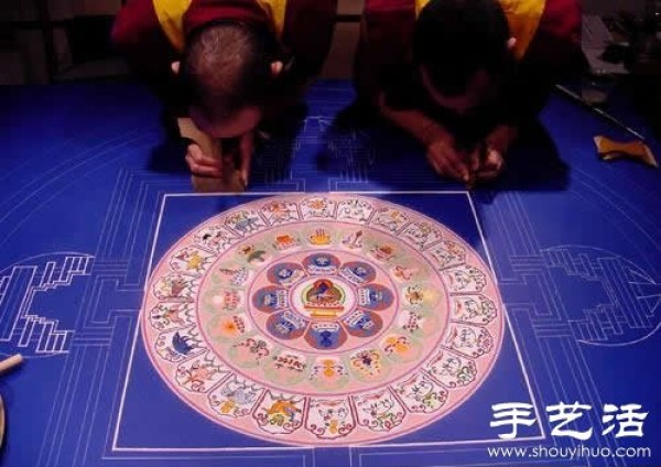 "Prosperity is just a handful of fine sand" Buddhist patterns drawn by sand