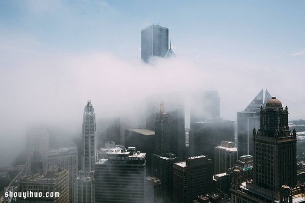 The citys beautiful sigh is shrouded in fog, the windy city of Chicago