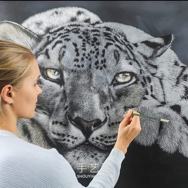 Hyper-realistic oil painting, capturing the wild and natural beauty of wild animals