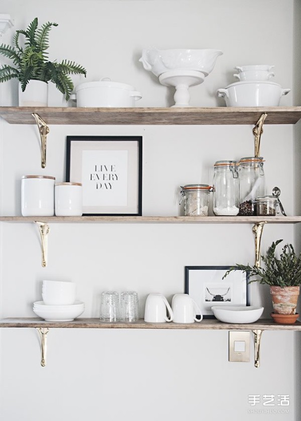 The kitchen is stylish and tidy: tips for decorating open kitchen shelves