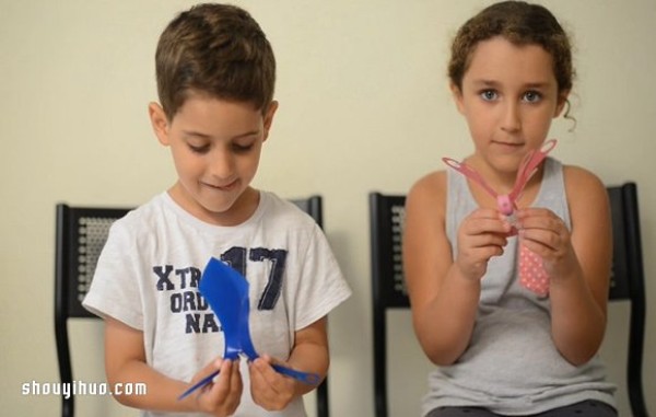 The interesting syringe toy design makes children no longer afraid of injections!