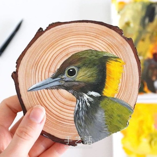 The artist spent 100 days painting 100 species of birds on wood chips