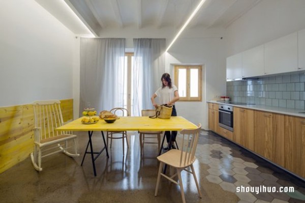 Spanish minimalist design apartment with spacious penetration and flexible change