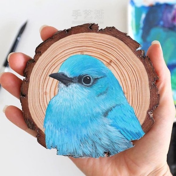 The artist spent 100 days painting 100 species of birds on wood chips