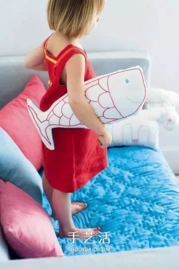 Rags or old T-shirts can be made into beautiful pillows and puppets