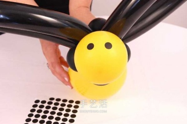 How to make hand-made balloon-shaped bees, how to make bees using balloons