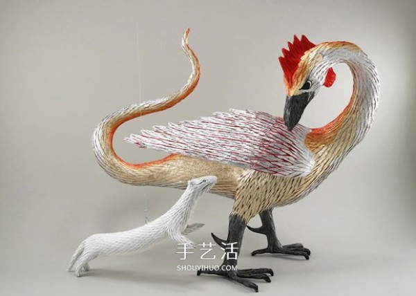 Fantasy creature sculptures made of paper, a surreal pi?ata work! 