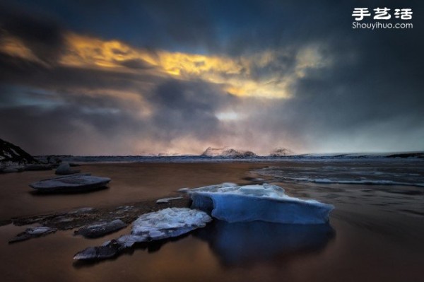 Iceland through the lens of the photographerThe country intertwined with fire