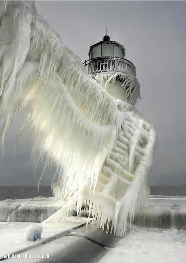 The spectacular lighthouse scene on the edge of Lake Michigan under the snowstorm and cold wave