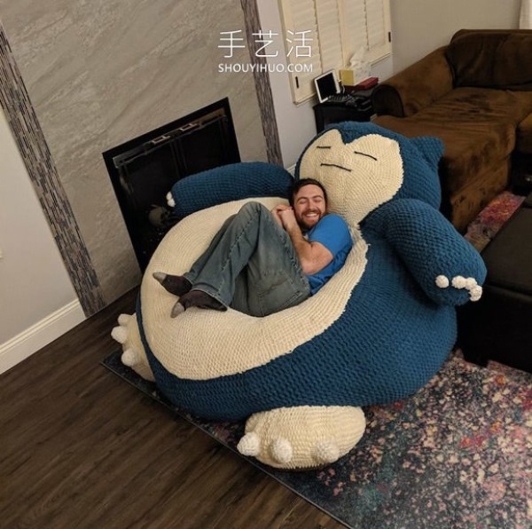 Perfect Pokémon! Giant hand-crocheted Kirby bean bag sofa